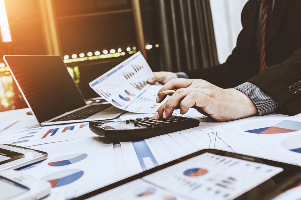 Financiers,Are,Calculating,Personal,Tax,For,Customers,Who,Use,The